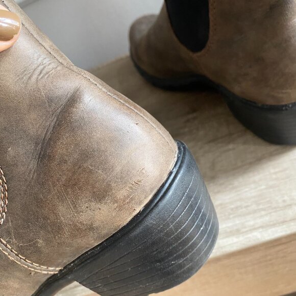 Blundstone 1677 Women's Series Heeled Boot in Rustic Brown  Size UK 3.5 - Picture 4 of 8